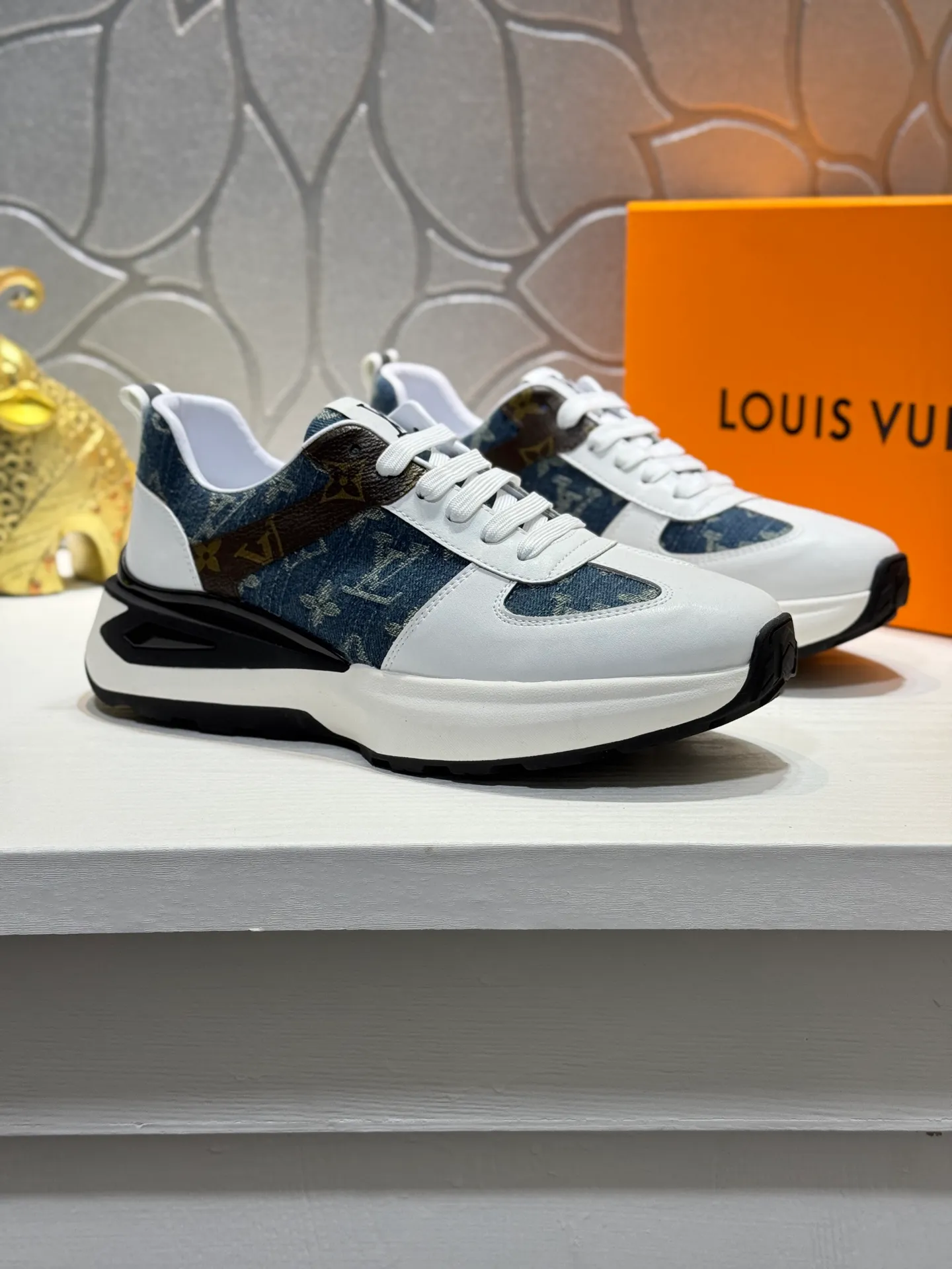 Men's shoes 💰440 [New style] 🐛🐛Top original Louis Vuitton®️ trendy and fashionable yet low-key men's casual shoes, LV cowhide leather upper with denim, comfortable and breathable, sheepskin lining, original rubber outsole, 2 colors available ~ a must-have for stylish men. Size: 38-44 (45 customized